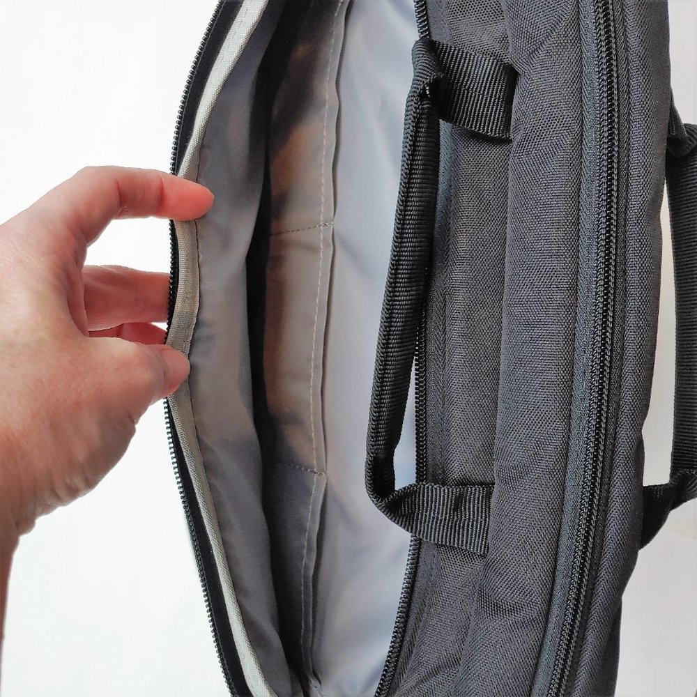 🎃 AmazonBasics 15.6" Laptop Computer Tablet Bag - Picture 4 of 6